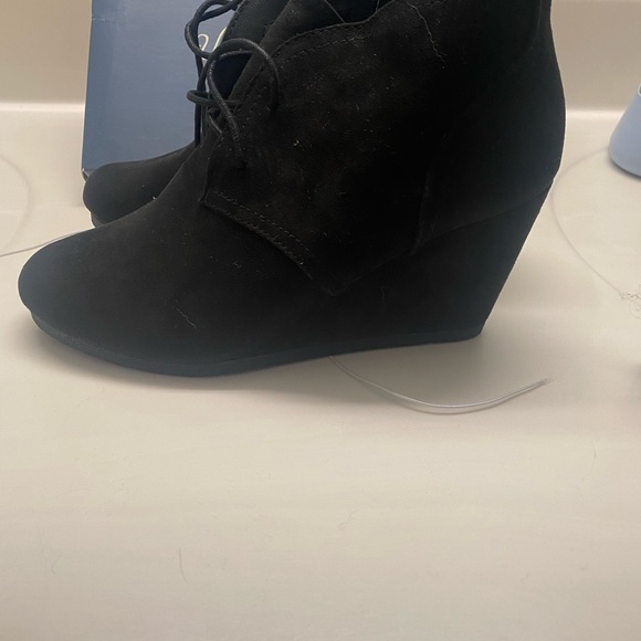 Universal Thread Women's Bessie Microsuede Wedge Booties Black Size 8 - Picture 2 of 5